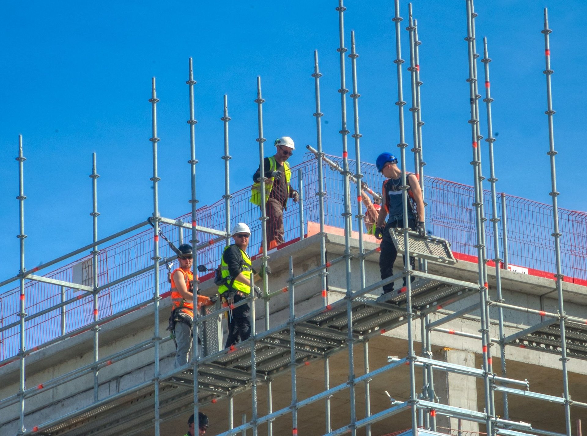 Dublin Ireland april 29th 2025..photo of a construction site and workers